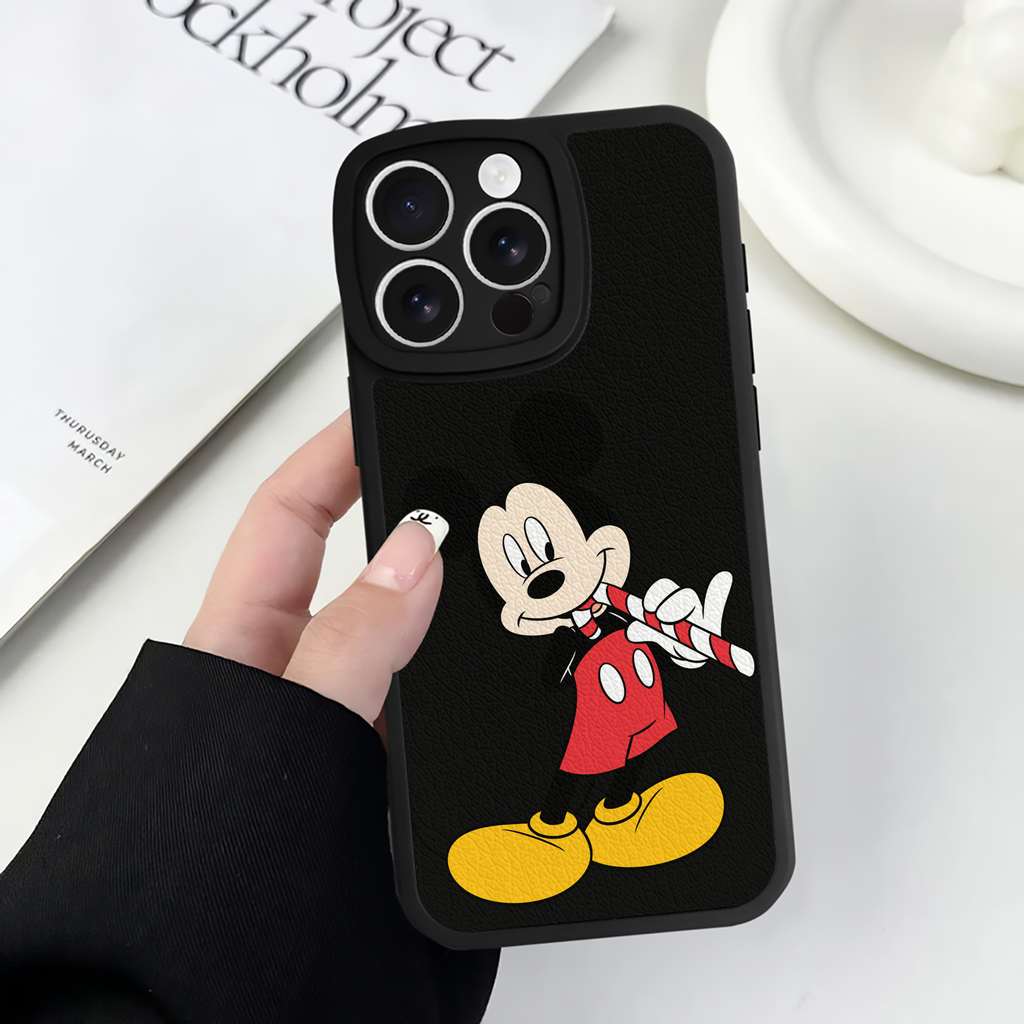 （画像用） ミッキーマウス Mickey Mouse 【iPhone 16シリーズ対応】シリコンスマホケース（レザー調） 材質：シリコン
